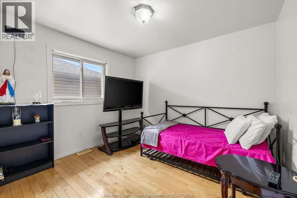 4620 BUNKER Image 14