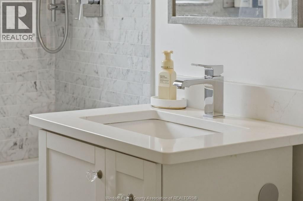 3160 DANDURAND AVENUE Image 15