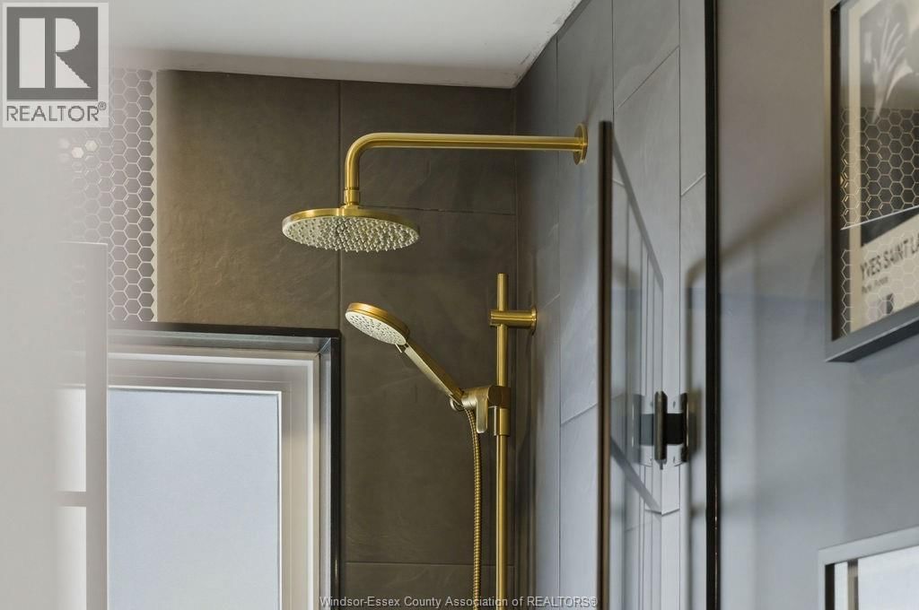 3160 DANDURAND AVENUE Image 21