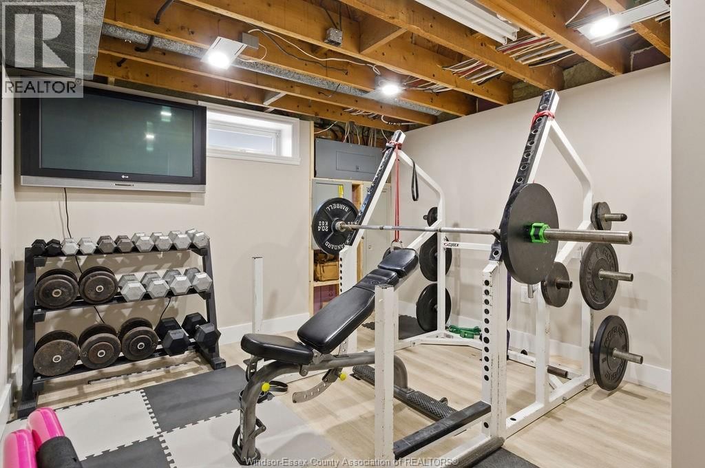 3160 DANDURAND AVENUE Image 32