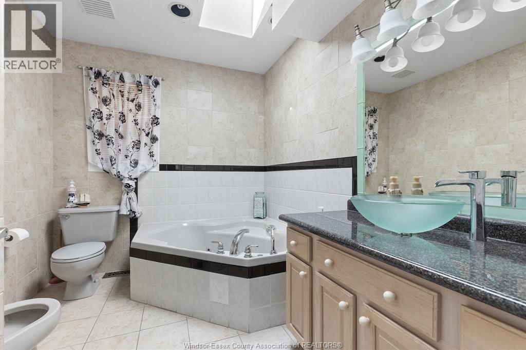 330 REAUME ROAD Image 12