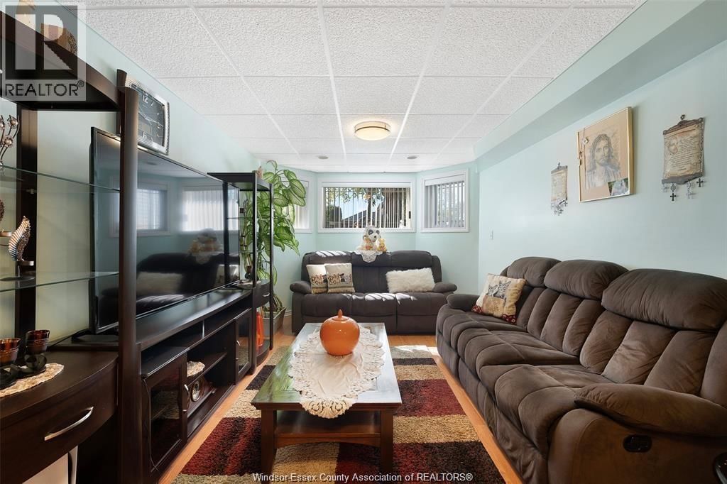 1454 CLOVER AVENUE Image 15