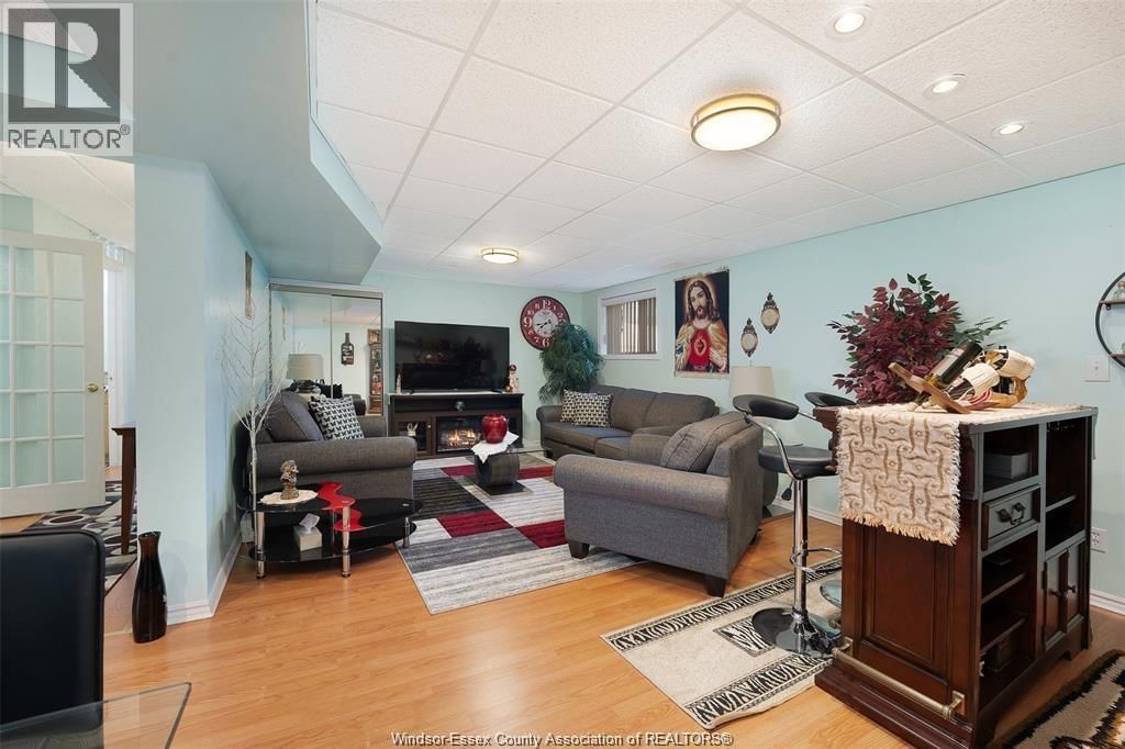 1454 CLOVER AVENUE Image 17