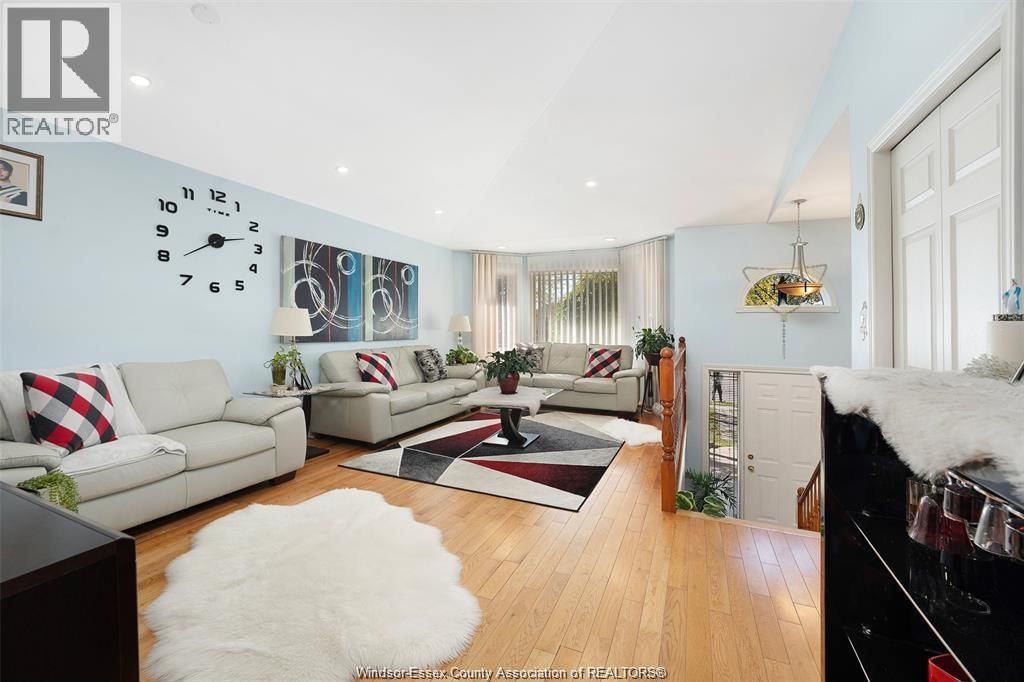 1454 CLOVER AVENUE Image 5