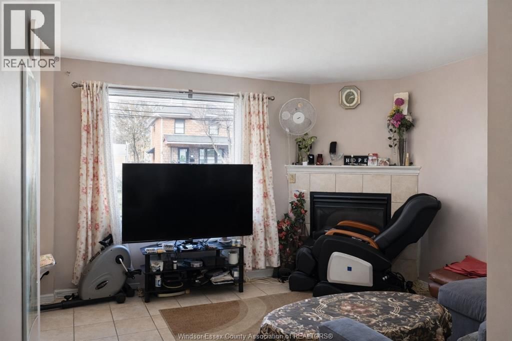 1475 MARTINDALE STREET Image 4