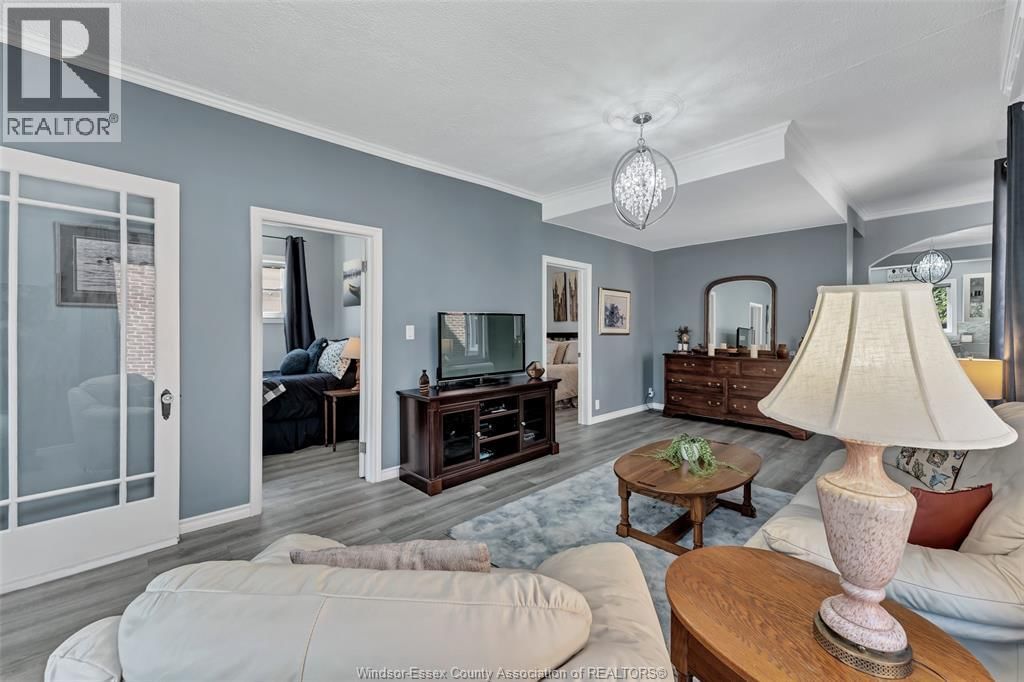 253 PIERRE AVENUE Image 10