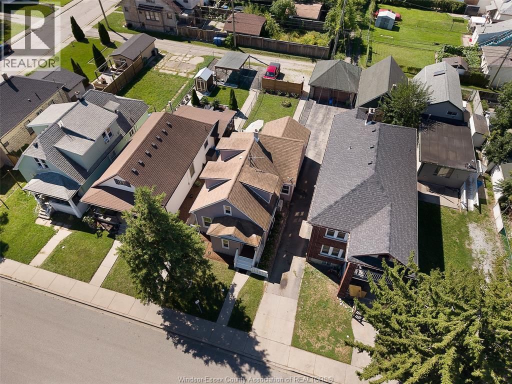253 PIERRE AVENUE Image 32