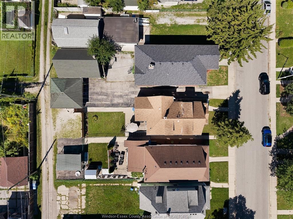 253 PIERRE AVENUE Image 34