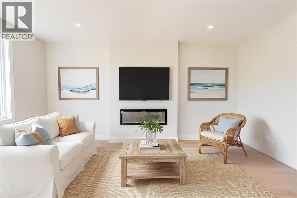 253 MCTAVISH STREET Image 2