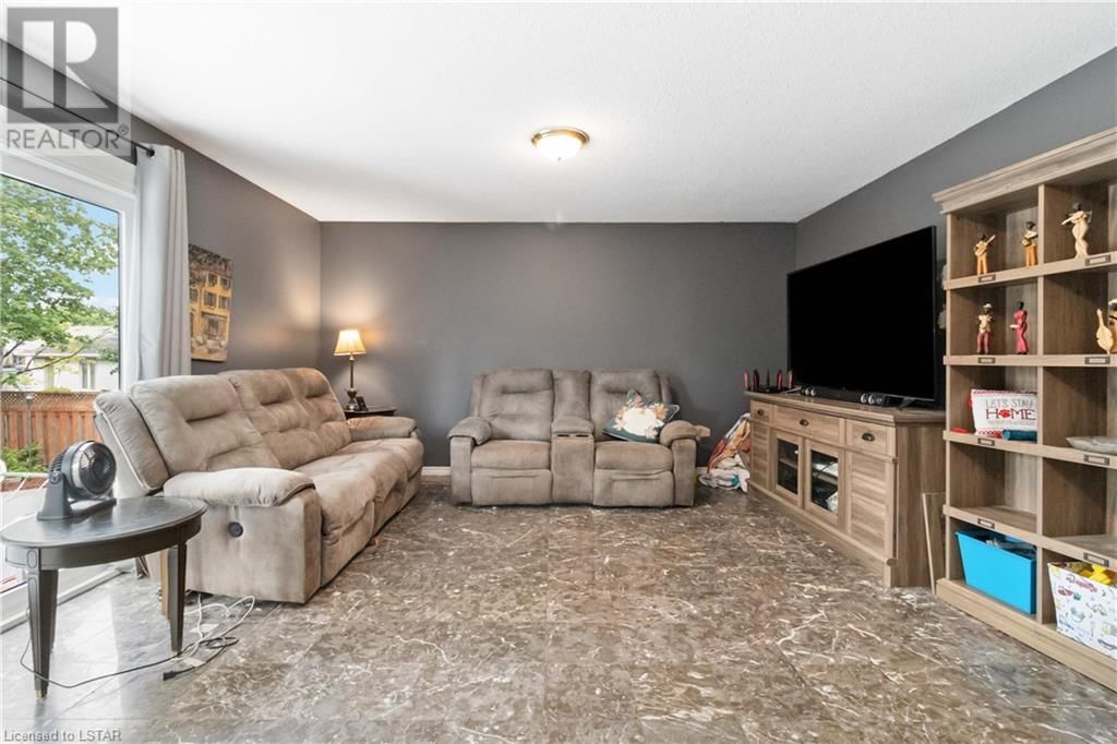1154 DARNLEY Boulevard Image 20