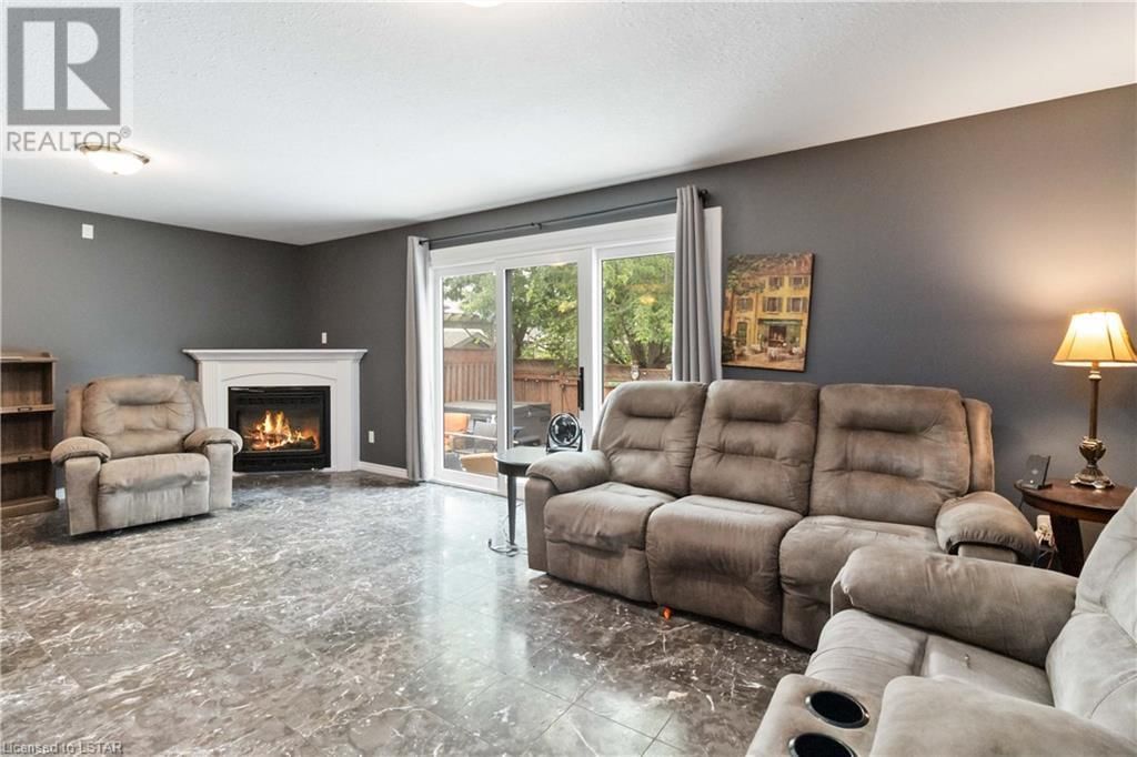 1154 DARNLEY Boulevard Image 22