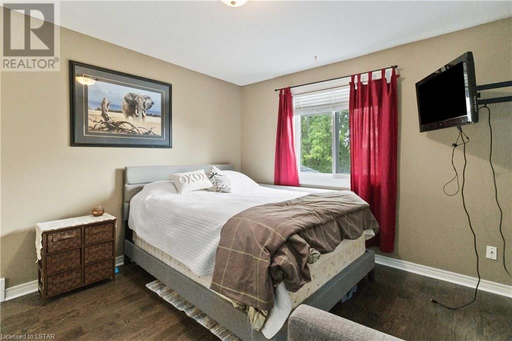 1154 DARNLEY Boulevard Image 32