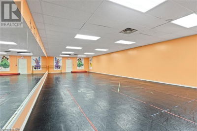 Commercial for Rent in Ontario