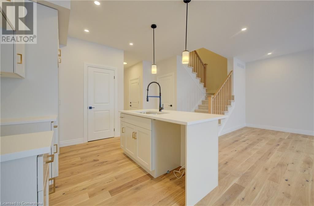 36 ANNE STREET WEST Image 9