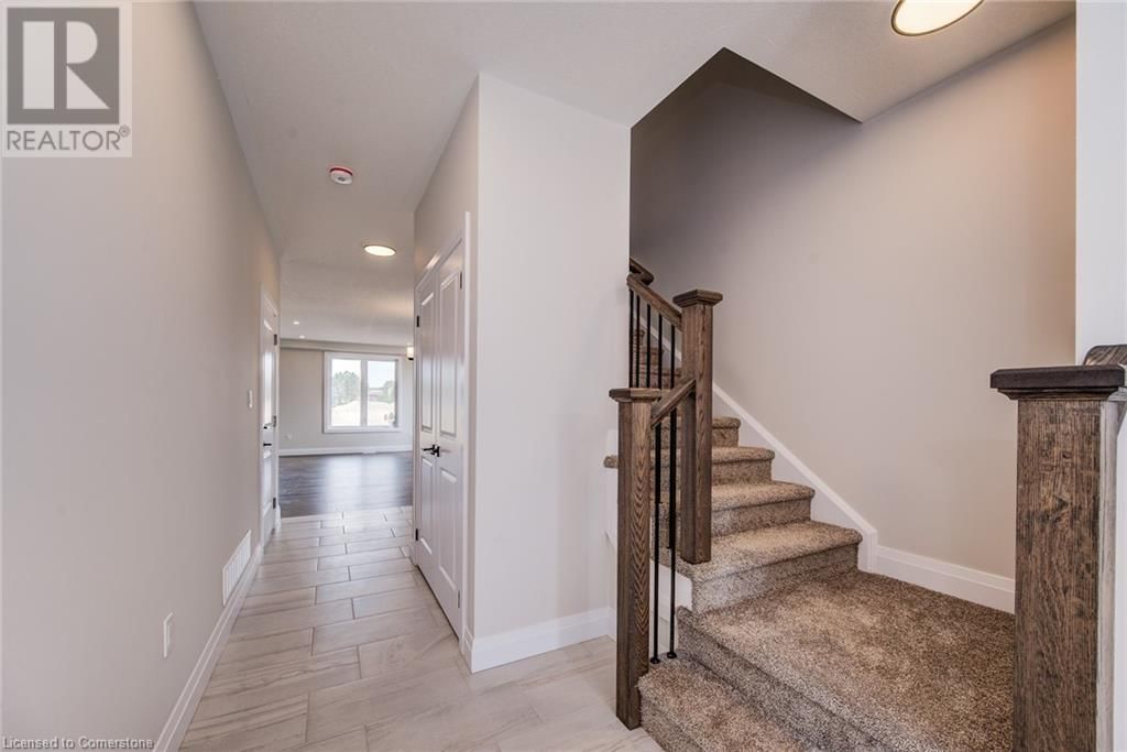 102 THACKERAY WAY Image 10
