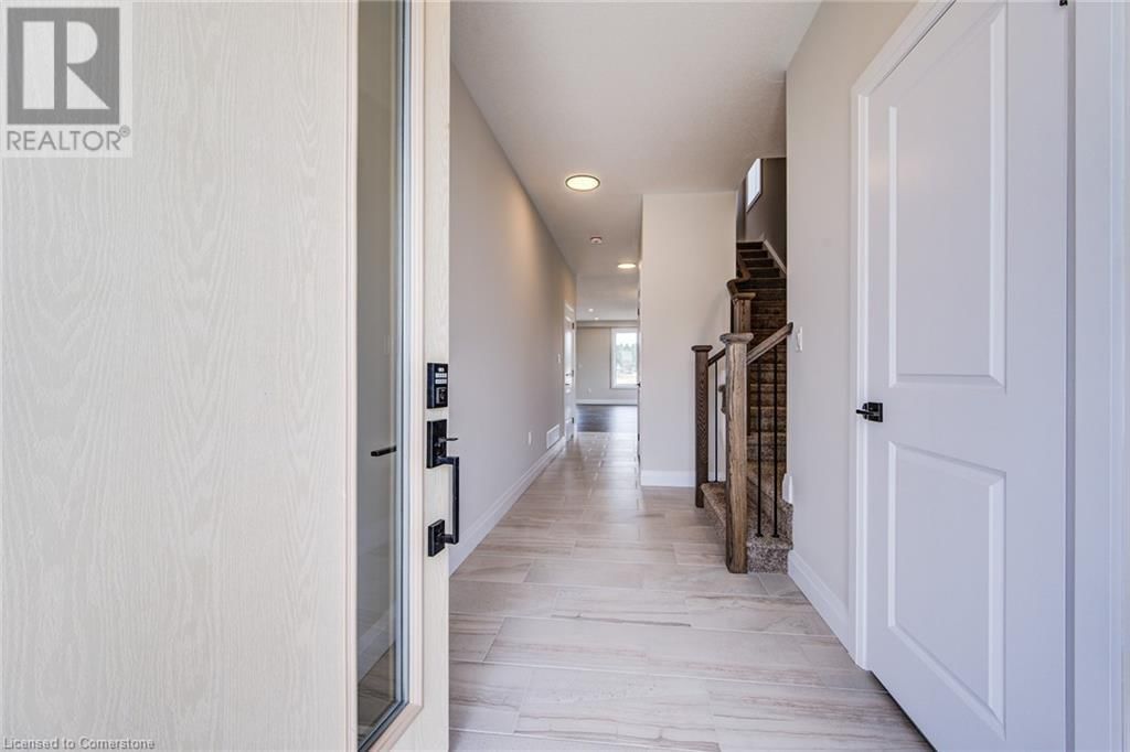 102 THACKERAY WAY Image 5