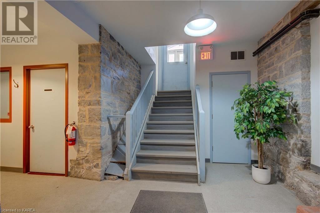 308 WELLINGTON Street Unit# B-1 Image 9