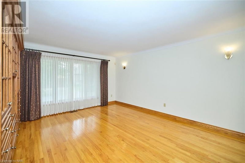 7050 HAROVICS Lane  Niagara Falls, L2G7S9 | Image 6