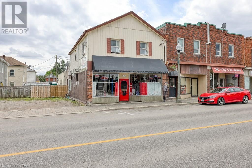 604 DUNDAS Street Image 30