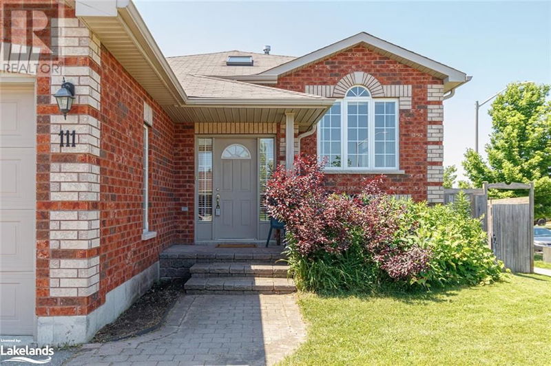 111 SELINE Crescent  Barrie, L4N5V7 | Image 2