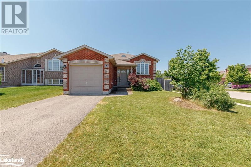 111 SELINE Crescent  Barrie, L4N5V7 | Image 3