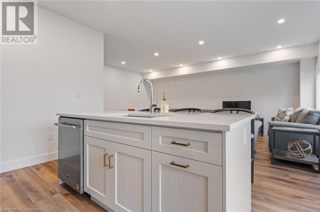 43 AMBER STREET Image 13