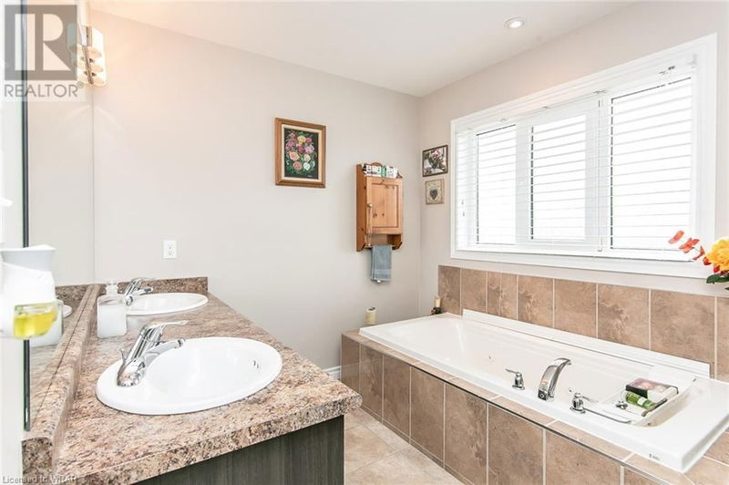 832 NORMANDY Drive  Woodstock, L4T0E6 | Image 46