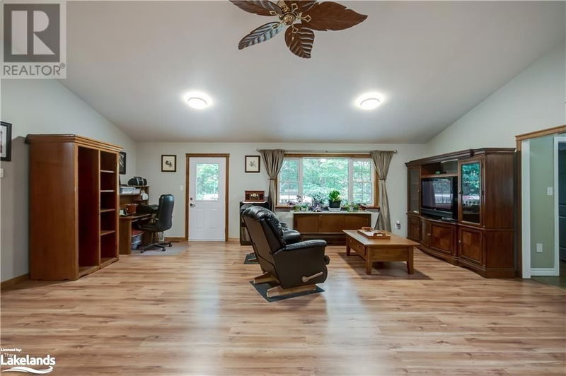 1255 FALKENBURG Road  Muskoka Lakes, P1L1X4 | Image 12