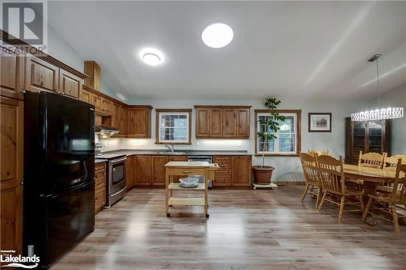 1255 FALKENBURG Road  Muskoka Lakes, P1L1X4 | Image 7