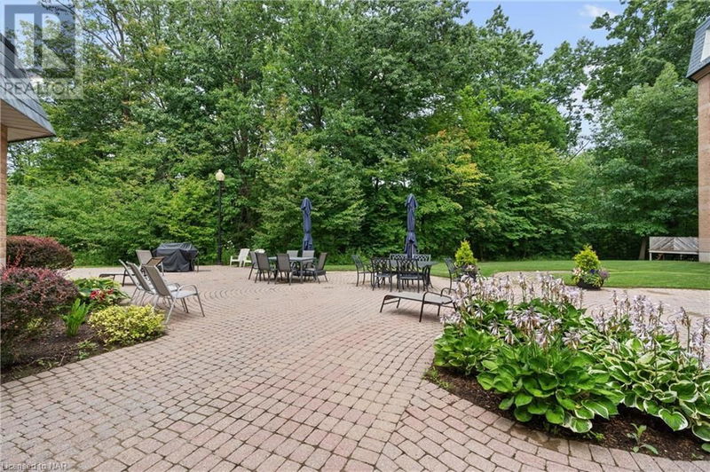 8111 FOREST GLEN Drive  Niagara Falls, L2H2Y7 | Image 34