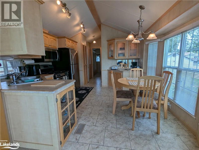 3 WHITE PINES Trail  Wasaga Beach, L9Z1X7 | Image 14