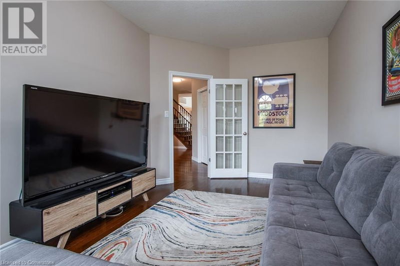 225 LIVINGSTON Boulevard  Baden, N3A4K8 | Image 5