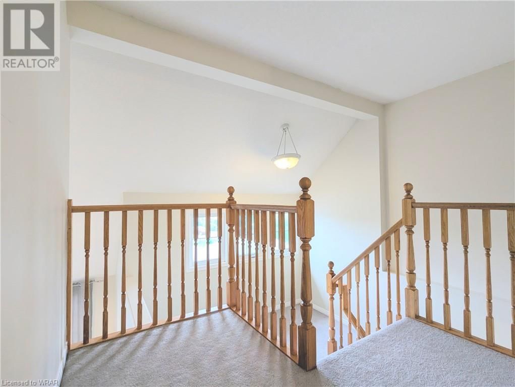 324 MOUNTAIN LAUREL Crescent Unit# Upper Image 17