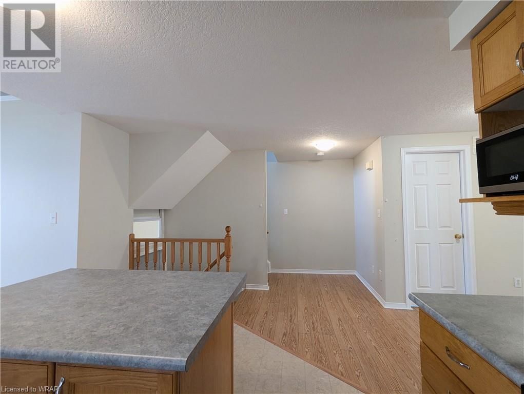 324 MOUNTAIN LAUREL Crescent Unit# Upper Image 7