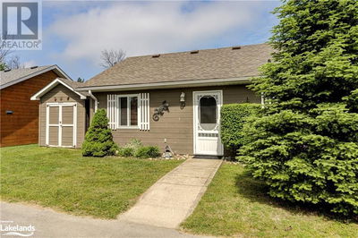 12 KAWARTHA Crescent  Wasaga Beach, L9Z1X7 | Image 1