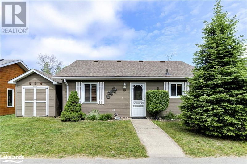 12 KAWARTHA Crescent  Wasaga Beach, L9Z1X7 | Image 2