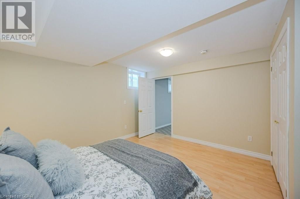 5 CAMM Crescent Unit# Lower Image 8