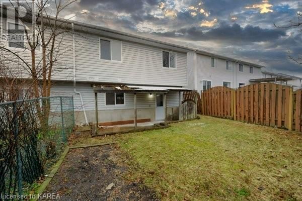 1344 BRACKENWOOD Crescent Unit# 1 Image 15