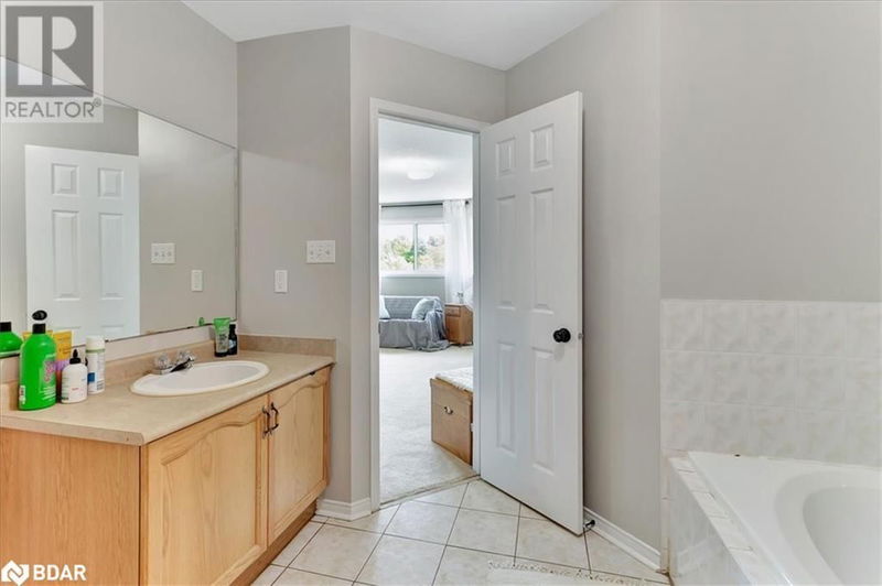 1067 LESLIE Drive  Alcona, L9S2A7 | Image 25