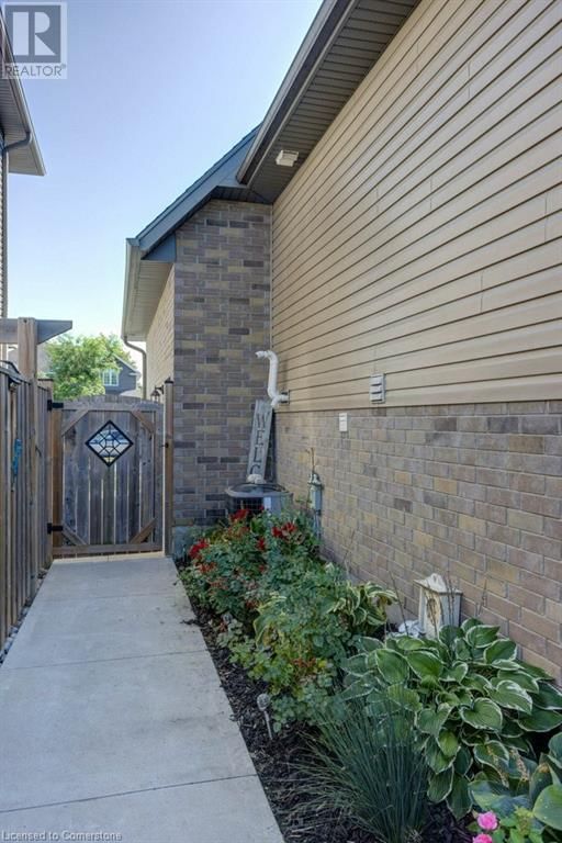 54 HALLIDAY Drive Image 35