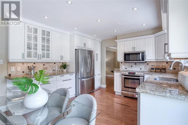 234 SPRING GARDEN Road  Oakville, L6L5H4 | Image 13