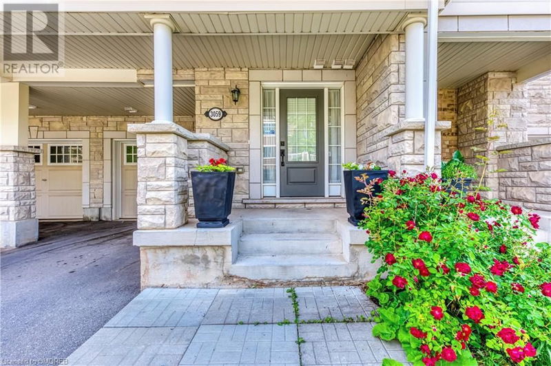 3059 MISTLETOE Gardens  Oakville, L6M0Y8 | Image 2