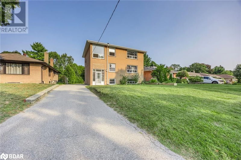 137 VANCOUVER Street  Barrie, L4M4M5 | Image 2