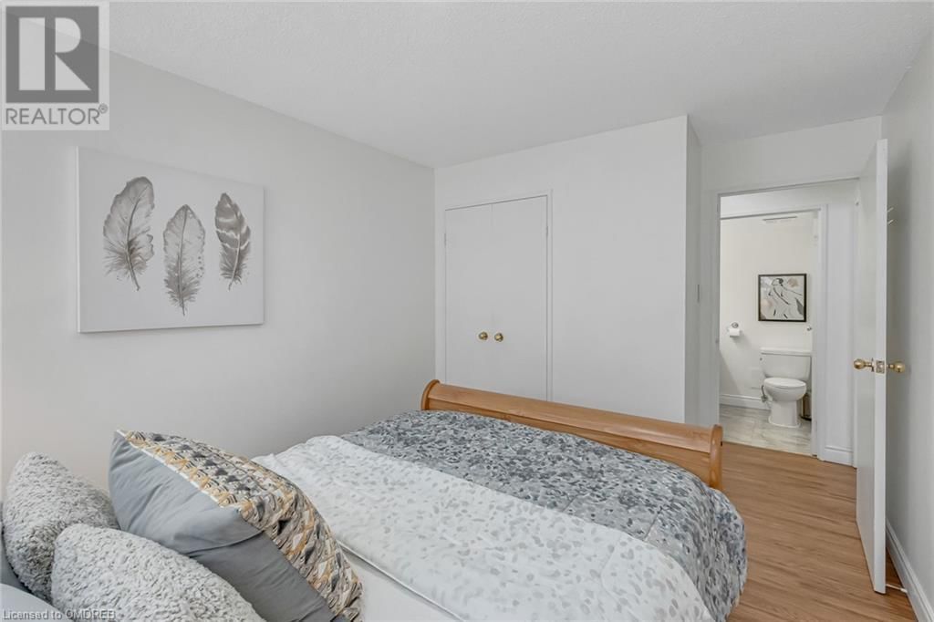 3700 KANEFF Crescent Unit# 203 Image 33