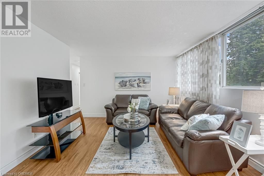 3700 KANEFF Crescent Unit# 203 Image 9