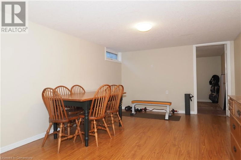 2 UNIVERSITY Avenue East Elmira, N3B2E8 | Image 32