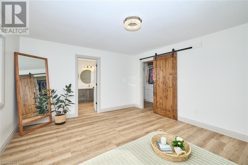 73 BERGENSTEIN Crescent Image 36