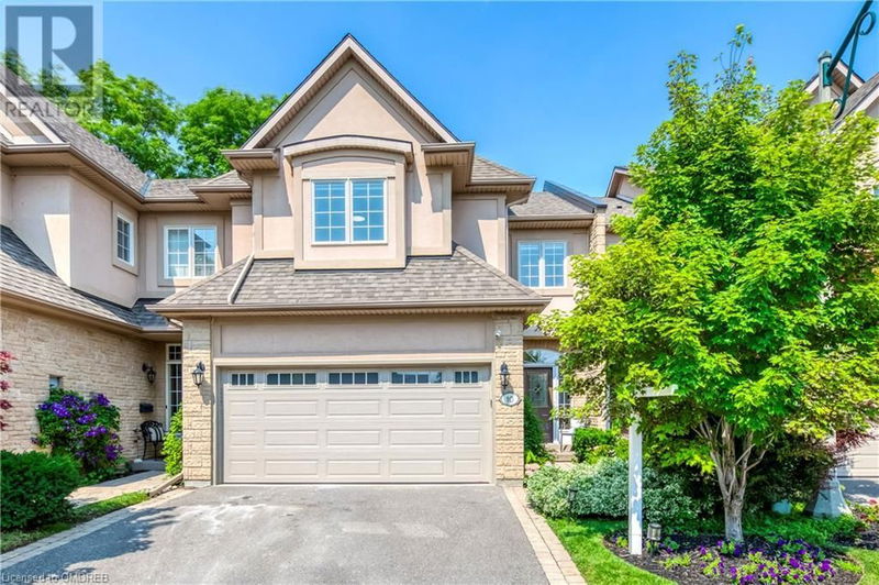 2303 HILL RIDGE Court  Oakville, L6M3N3 | Image 2