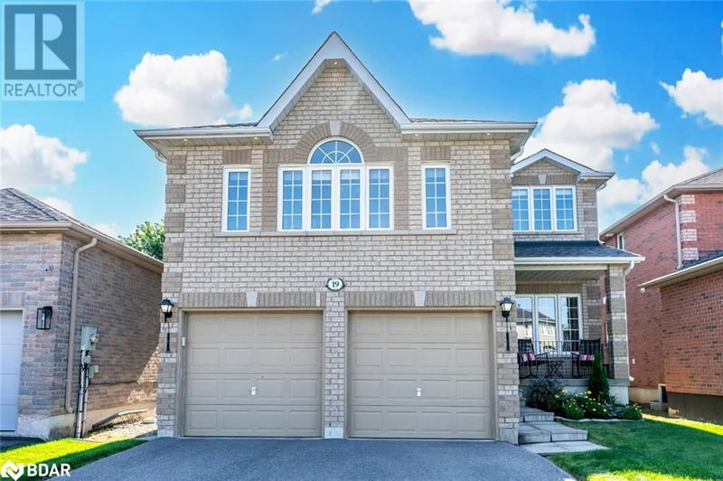 19 SERENA Lane  Barrie, L4N0V6 | Image 1