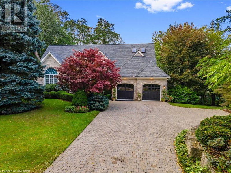 235 LAKEWOOD Drive  Oakville, L6K1B3 | Image 1